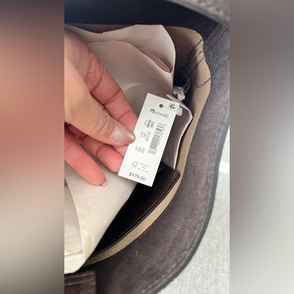 Madewell The Essential Bucket Tote - Picture 9 of 13